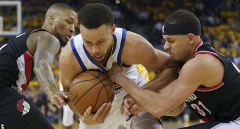 Curry Inspires Warriors To Opening-Game Win Over Blazers