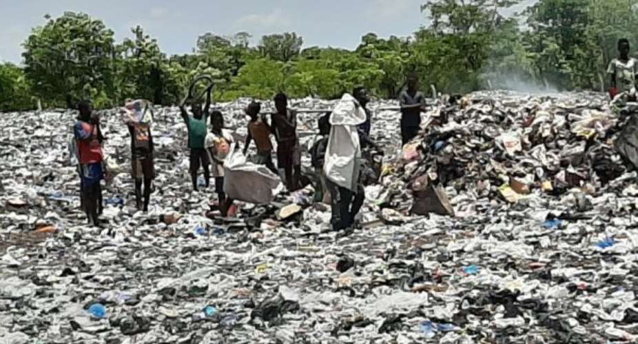 School Children Invade Landfill Site For Money