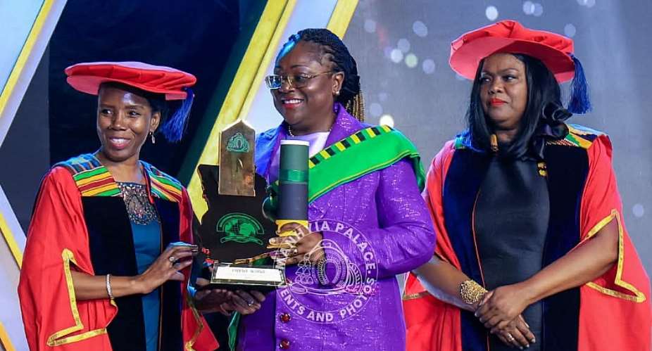 Otumfuo Osei Tutu II honours Hollard Group CEO Patience Akyianu