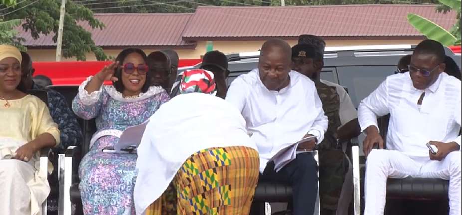 President Mahama says he gave Dodowa dancer GH500, not dollars