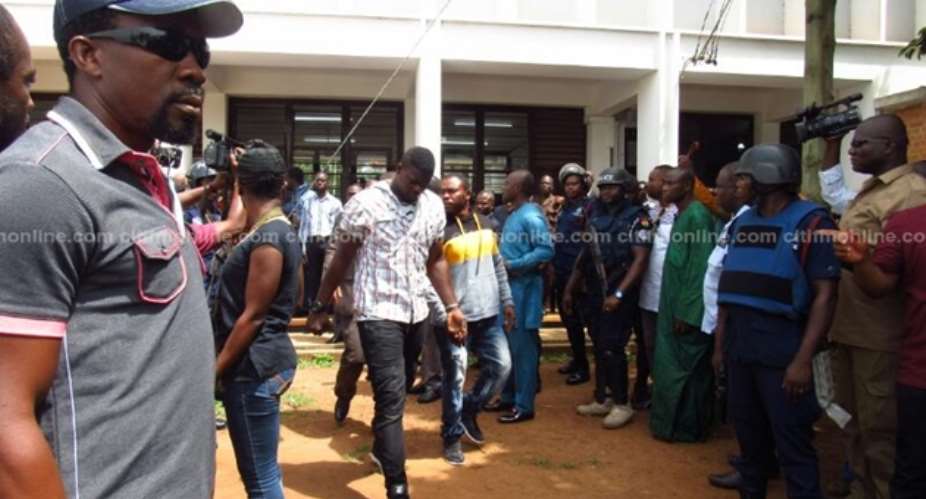 AG drops charges against 8 Delta Force court raiders
