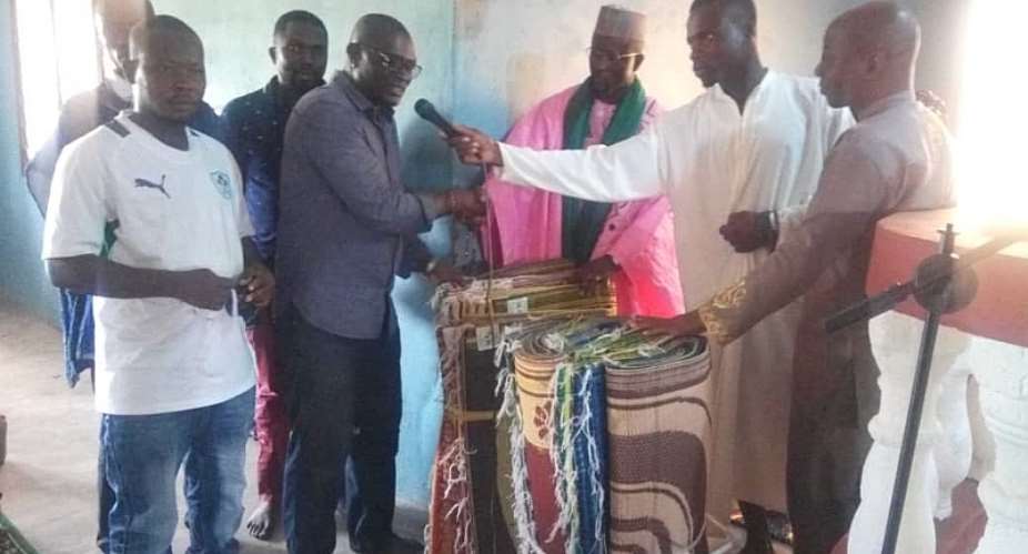 Tain DCE Donate Mats To Muslims