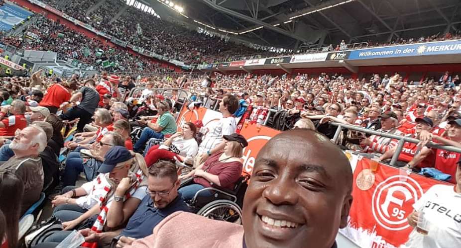 Video Kwabena Agyepong Watches Live Match Between Fortuna Dusseldorf And Hannover 96 At Dusseldorf Spiel Arena