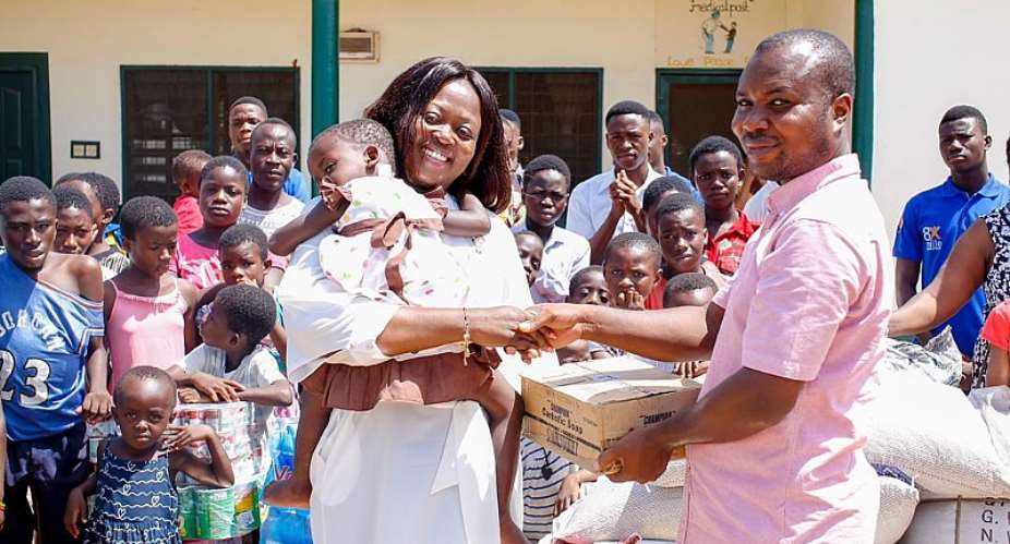 Amma Frimpomaa Dwumah Donates To Two Orphanage Homes In Sunyani
