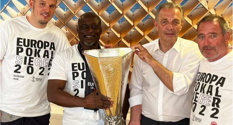 Tony Yeboah: Eintracht Frankfurt present Europa League trophy to club legend