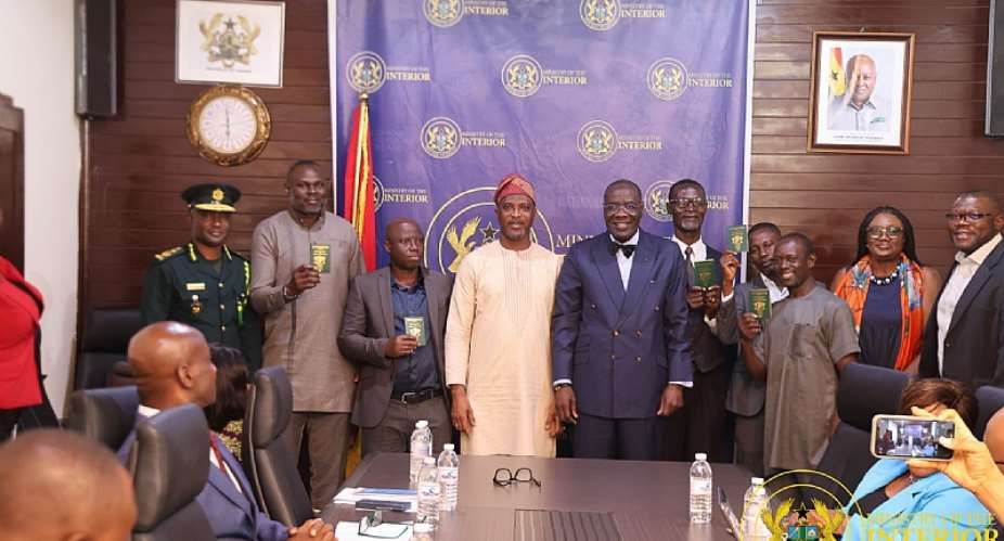 Ghana grants indefinite residence permits to 500 Ivorian refugees