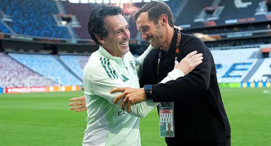 Getty ImagesImage caption: Unai Emery faces Freiburg boss Julian Schuster in Istanbul on Wednesday