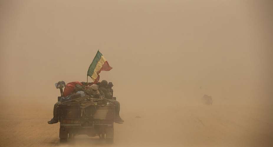 A Malian army convoy between Anefis and Gao, seen in 2013. - AP - Rebecca Blackwell