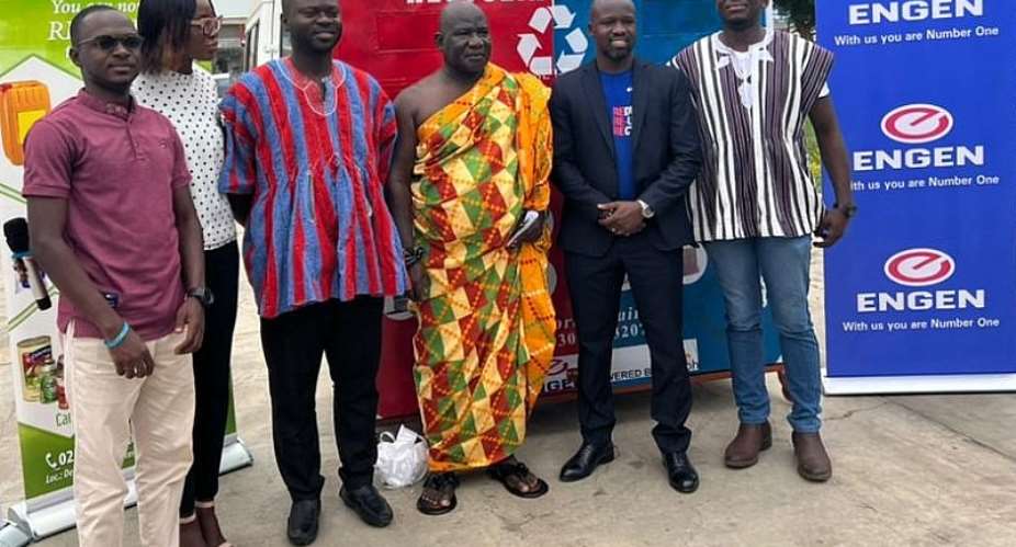 EPA Regional Director, Engen Ghana MD, Coliba CEO, Traditional Ruler from Pokuase and Representative of Plastic Waste Recycling Association