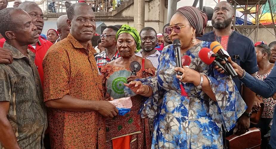 Naa Torshie donates GH100,000 to Adum-Blue Light fire victims, promises continued support
