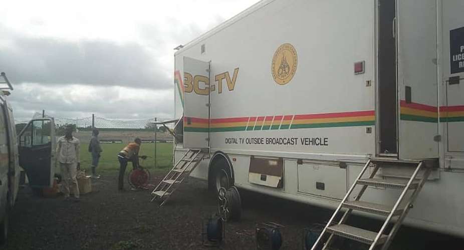 SHOCKING: Irate Aduana Supporters Stop GTV Crew From Entering Stadium
