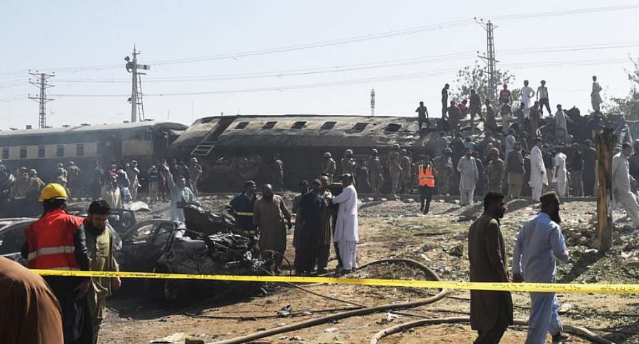 Rescue personnel work at the bomb site in southwestern Pakistan, on May 24, 2026. -  Banaras Khan, AFP