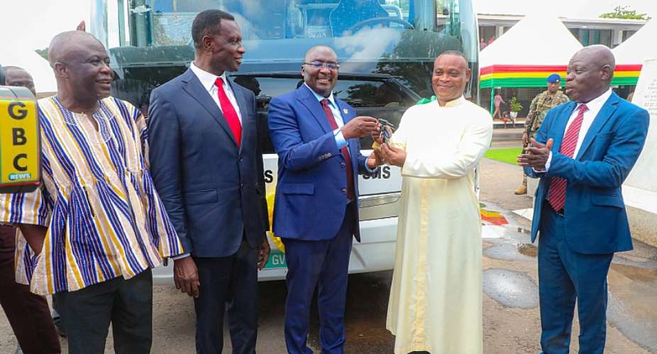 Bawumia hands over more vehicles to Senior High Schools