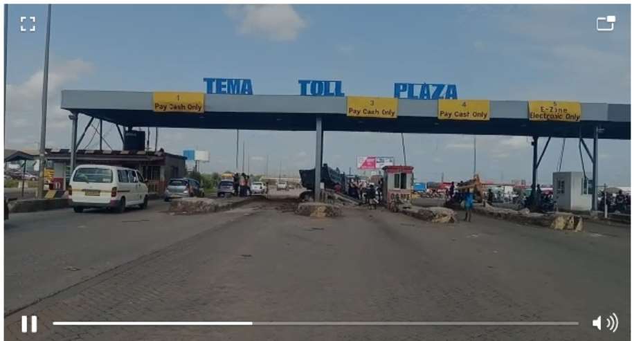 GAR: Tipper truck rams into Tema-Ashaiman toll booth