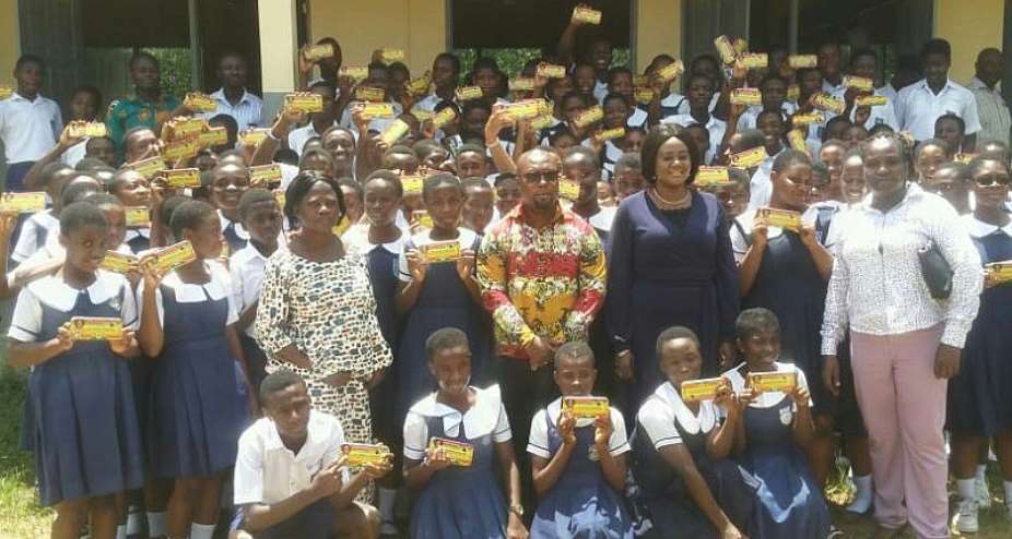 MP and MCE poses with Golden Star School Candidates