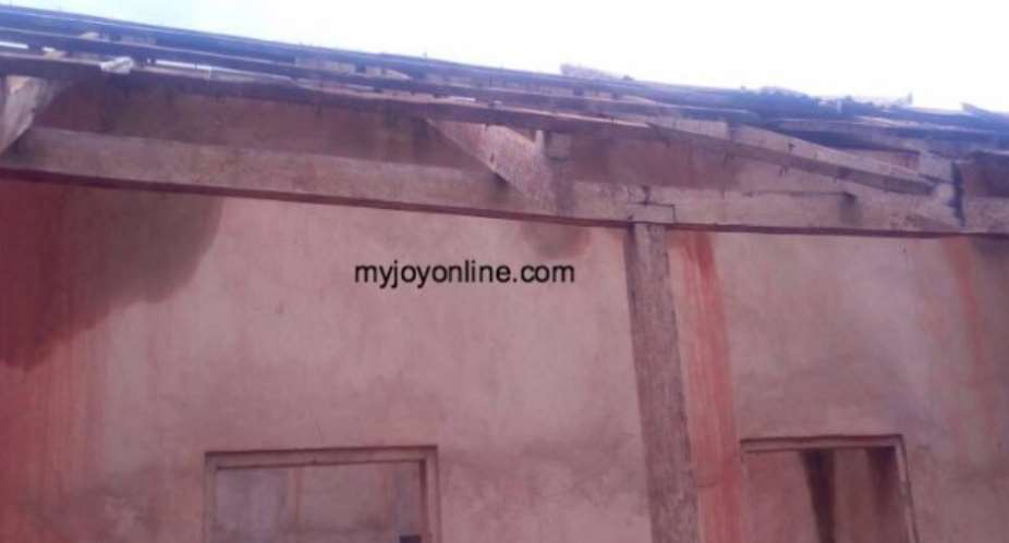 Headmaster closes down dilapidated school for fear of collapse