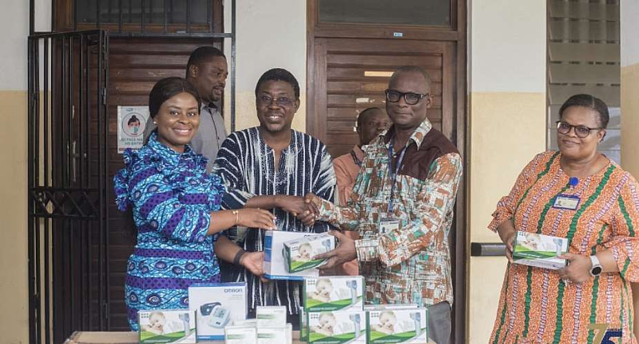 UGBS alumni donate medical supplies to university health services