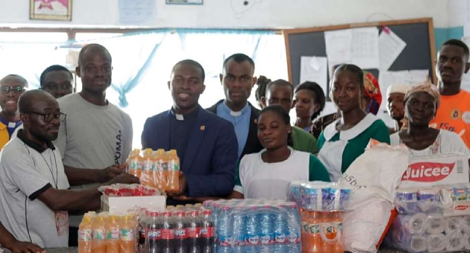 Methodist youth donate to Berekum Holy Family hospital
