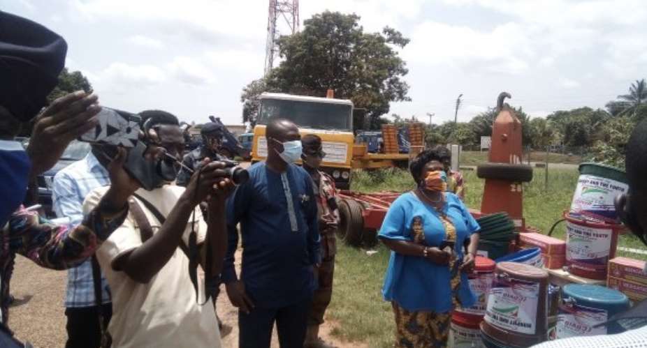 COVID-19: Bono East Regional Minister Commends Health Workers For Sacrifice