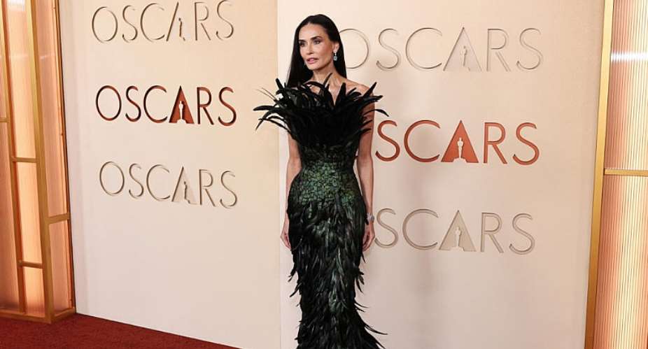 Demi Moore poses on the red carpet for the 98th Academy Awards in Los Angeles, 15 March, 2026. -  Daniel Cole / Reuters