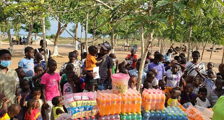 Kasoa: American-Ghanaian Artiste Prince Ohene-Ntow supports Royal Seed Orphanage