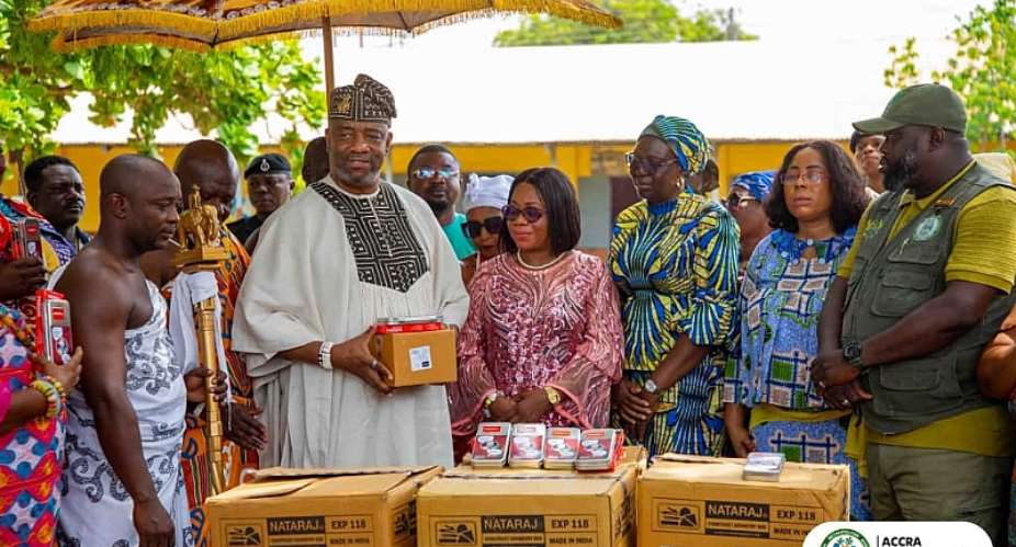 Ga Mantse donates maths sets to BECE candidates