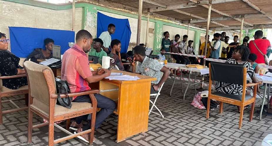 Voter registration exercise at Anyaa Sowutuom suffers technical challenges