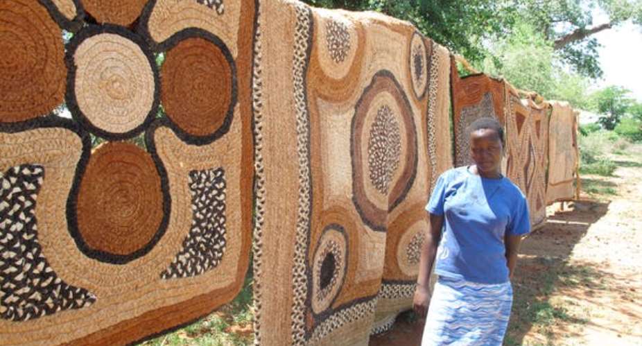 Woman selling baobab fibre mats in Zimbabwe.  - Source: Rachel Wynberg