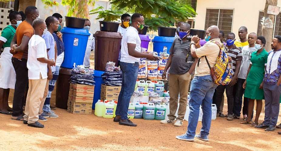 Mr. Akum-Nyemi donating the medical items to the health centres Directors on behalf of ToH