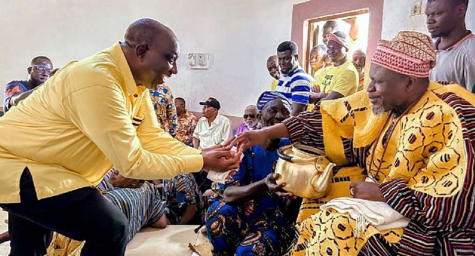 Alan Kyeremateng, Independent presidential candidate left and the Dakpema of Tamale