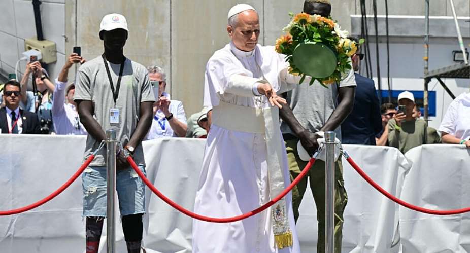 The pope cast a floral wreath in tribute to the migrants who have died trying to reach the Canary Islands on June 11, 2026. -  Stefano Rellandini, AFP