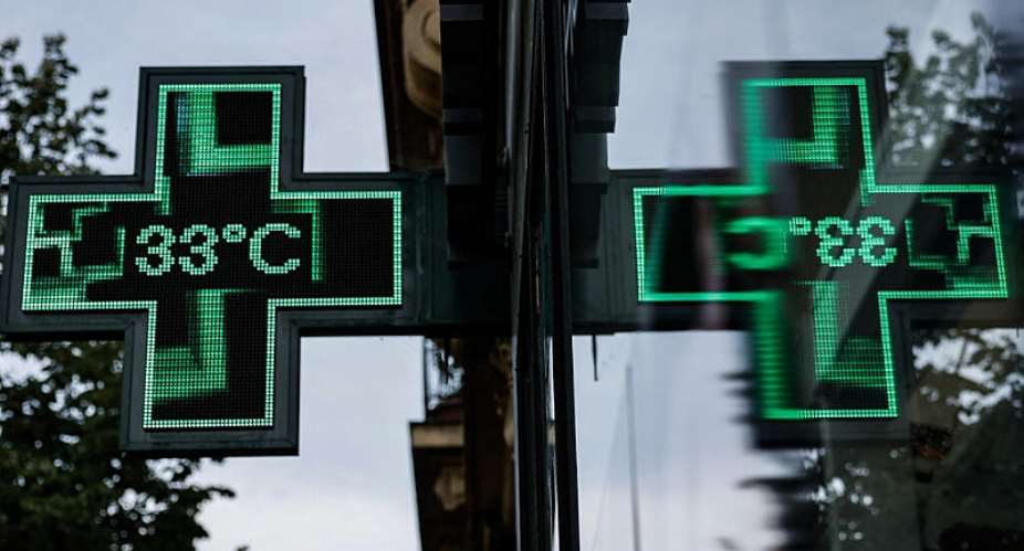 A pharmacy sign displays the outdoor temperature, reading 33 degrees celcius, as a record-breaking early heatwave scorches a swathe of western Europe, in Paris, on 29 May 2026. - AFP - SIMON WOHLFAHRT