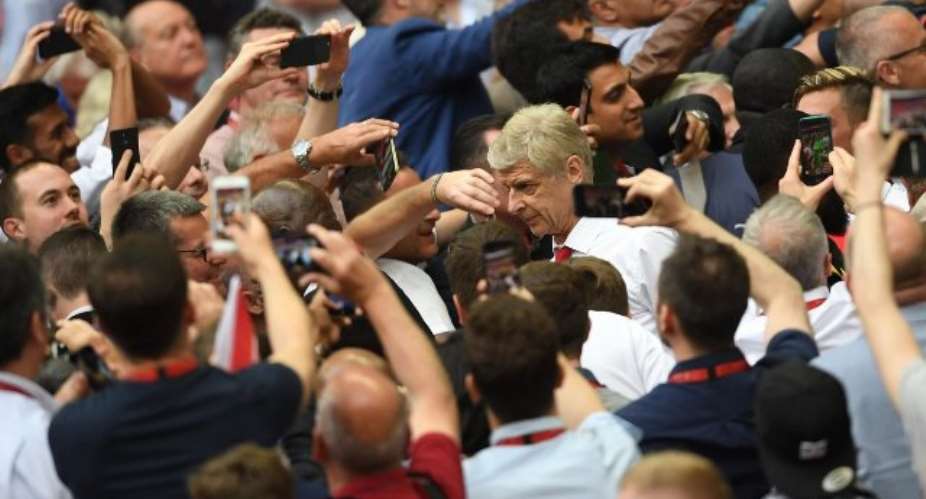 Arsenal manager Arsene Wenger 'set to sign new two-year deal'