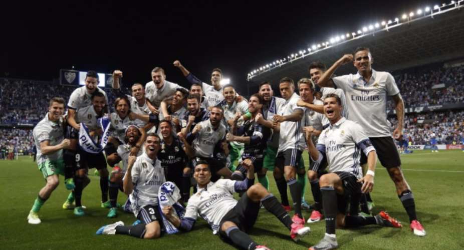 Real Madrid players insult Pique during title celebration