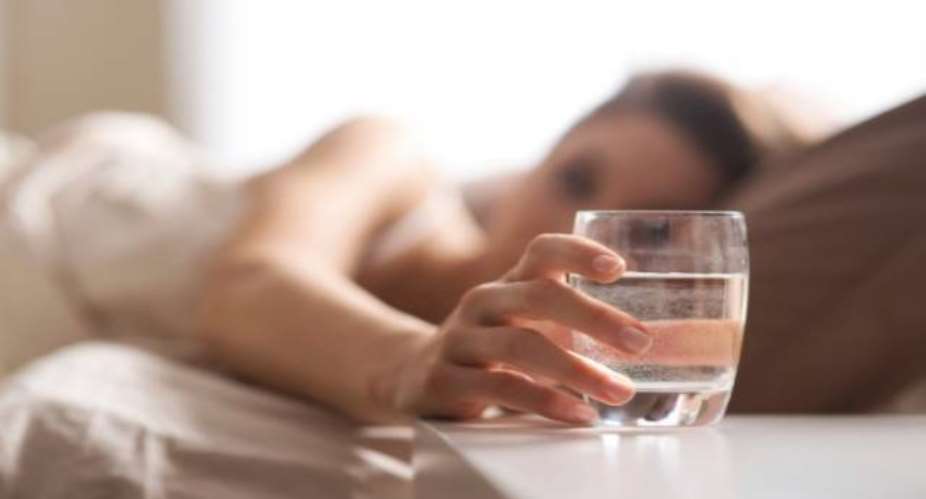 7 Amazing Benefits of Drinking Water First Thing In The Morning