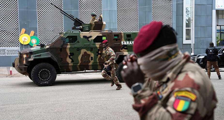 Guinean soldiers secure the area outside a polling station before Gen. Mamadi Doumbouya arrives to cast his vote in the constitutional referendum, in Conakry, Guinea, on 21 September, 2025. - AP - Misper Apawu