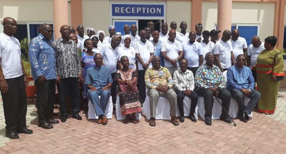 Members of theAkatsi branch of NARPO in a photograph with national executives after the tour on the facility