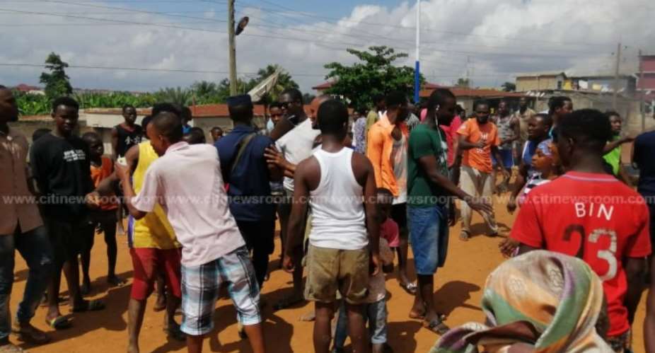 AR: Angry Residents Of Sepe-Timpon Block Road Over Flooding