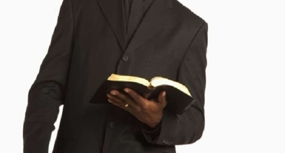 Osofo Maame exposes fake pastor, reveals how he spends church members money on women, clubbing, building houses