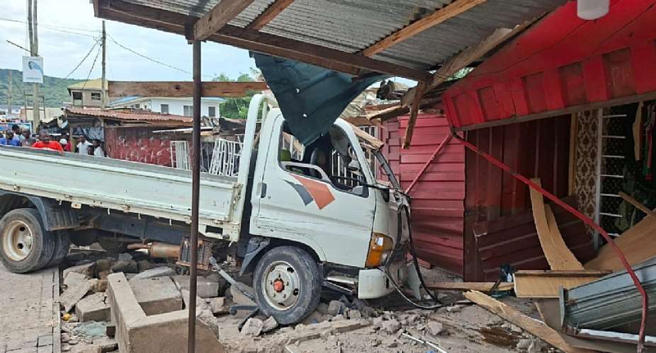Two killed, several injured car crash at Ho