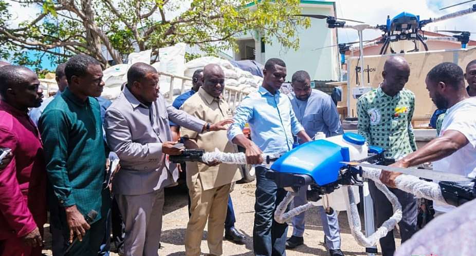 Govt distributes 40,000 bags of fertiliser, drones to farmers under Feed Ghana Programme