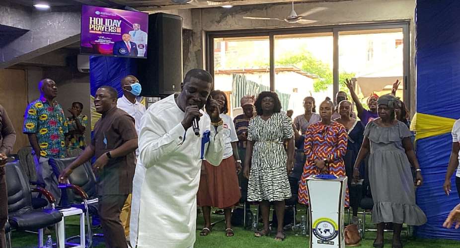 Jack Alolome holds spirit-filled worship at PIWC West Hills