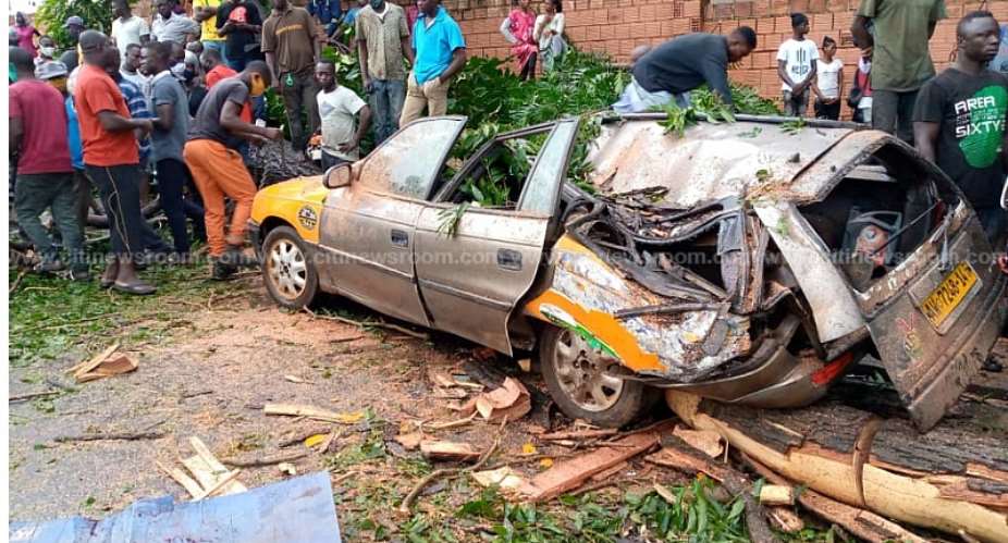 Kumasi: Taxi Driver Killed By Falling Tree On His Vehicle