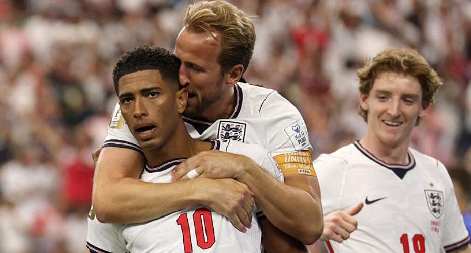 Jude Bellingham #10 of England celebrates with Harry Kane #9 after scoring the teams third goal during the FIFA World Cup 2026 Group L match between England and Croatia at Dallas Stadium on June 17, 2026 in Arlington, Texas. -  Franois Nel, Getty Images via AFP
