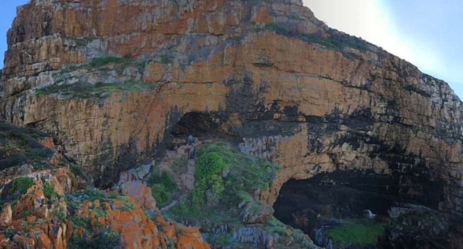 Stone tools from a cave on South Africa’s coast speak of life at the end of the Ice Age