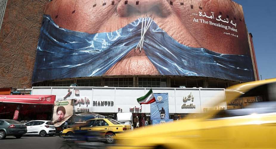 A billboard depicting US President Donald Trump and the Strait of Hormuz in Tehran, Iran, 30 May. -  Reuters/Majid Asgaripour