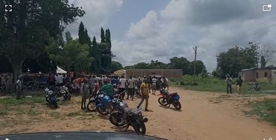 Angry Gonja Youth besiege Yagbonwuras palace; demand intervention in Daboya conflict