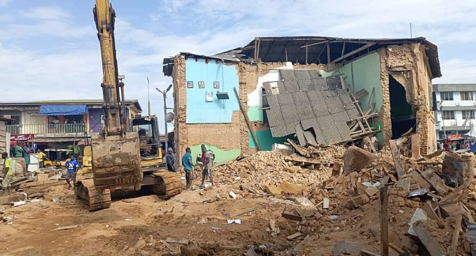 Two dead as torrential rain collapses building in Cape Coast