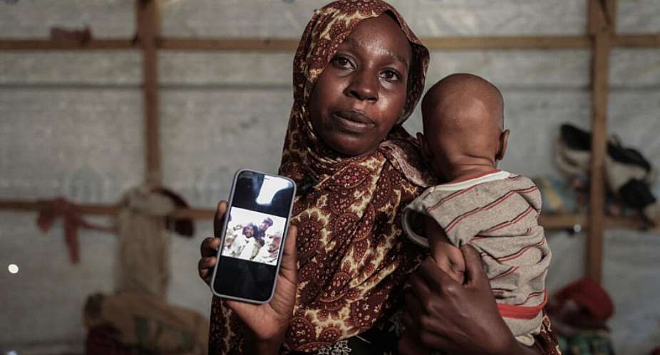 Safaa Zakaria, 29, a Sudanese refugee from El-Fasher, Sudan, at the Tine transit camp in eastern Chad, on 22 November, 2025. - REUTERS - Amr Abdallah Dalsh