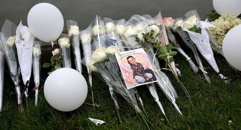 Flowers and balloons left at the end of a rally in memory 11-year-old Lyhanna, in Saint-Jean dAngely, south-western France, 9 June 2026. -  Romain Perrocheau/AFP